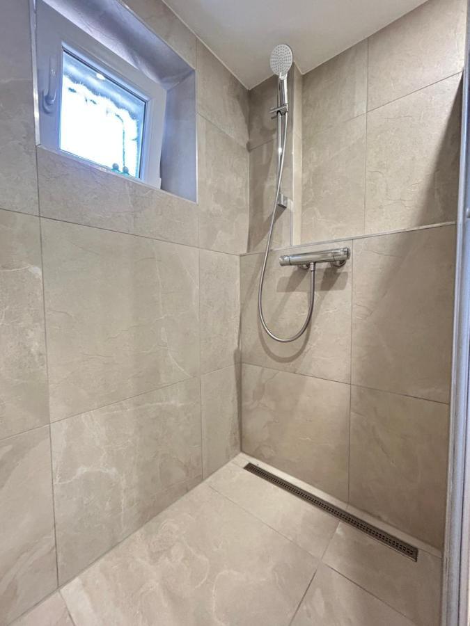 Souterrainwohnung - Remseck Am Neckar エクステリア 写真